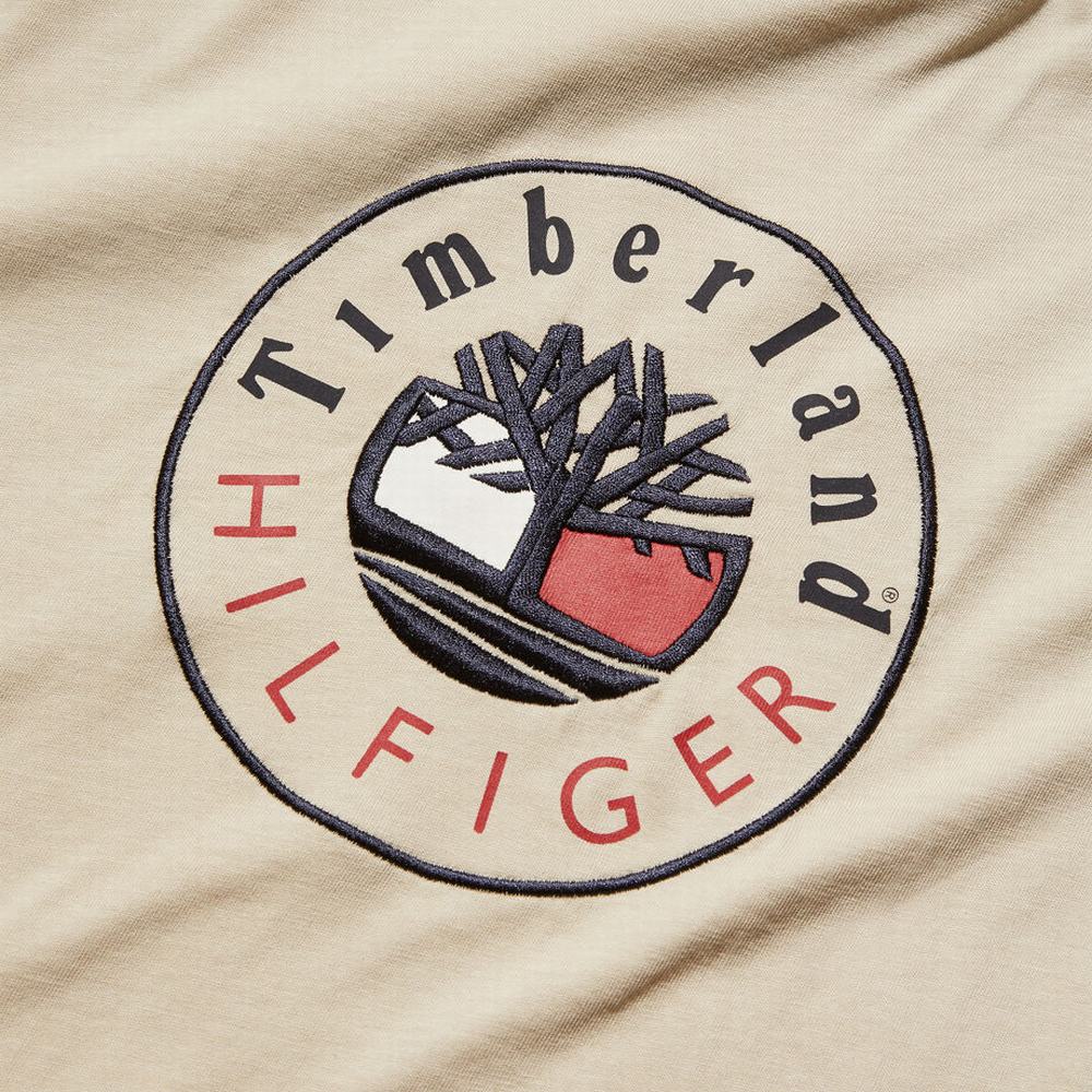 Tricko Timberland Tommy Hilfiger x Timberland® Re-imagined Logo T-Shirt Panske Béžové | AI7402851